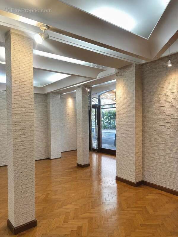 Paris 12ème - Murs de boutique 99 m² à vendre – Emplacement stratégique Bastille / Gare de Lyon – - photo 2
