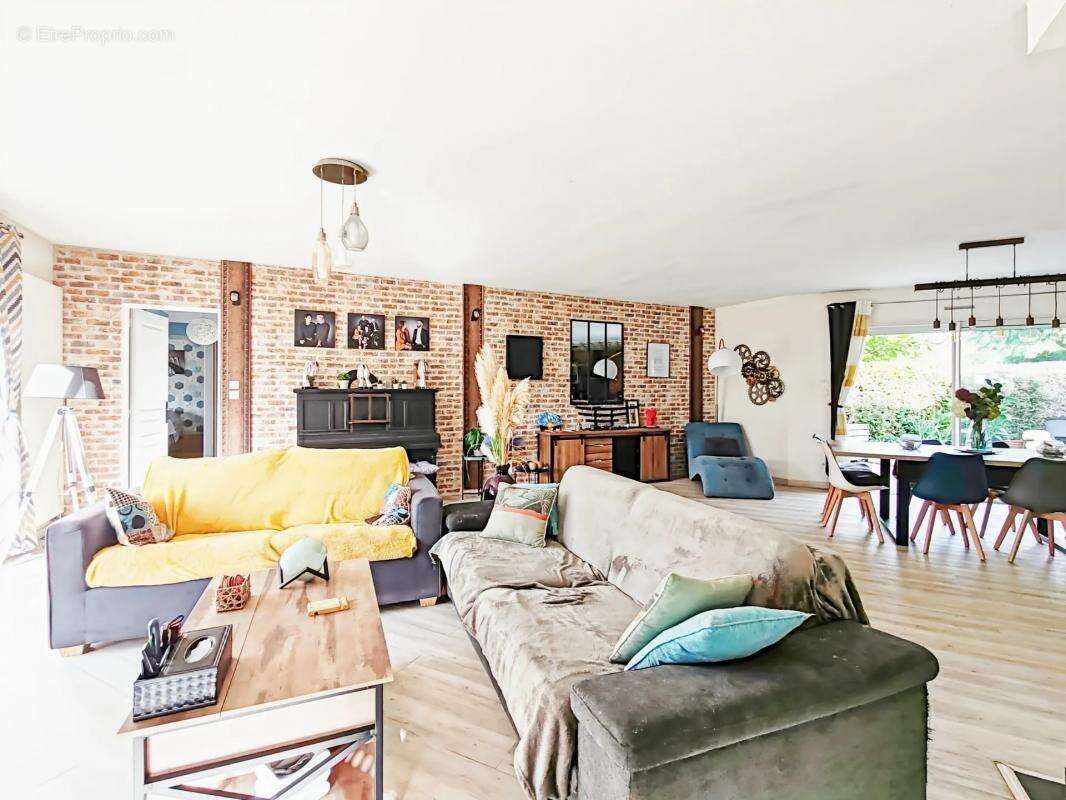 Maison à CHANTELOUP-LES-BOIS