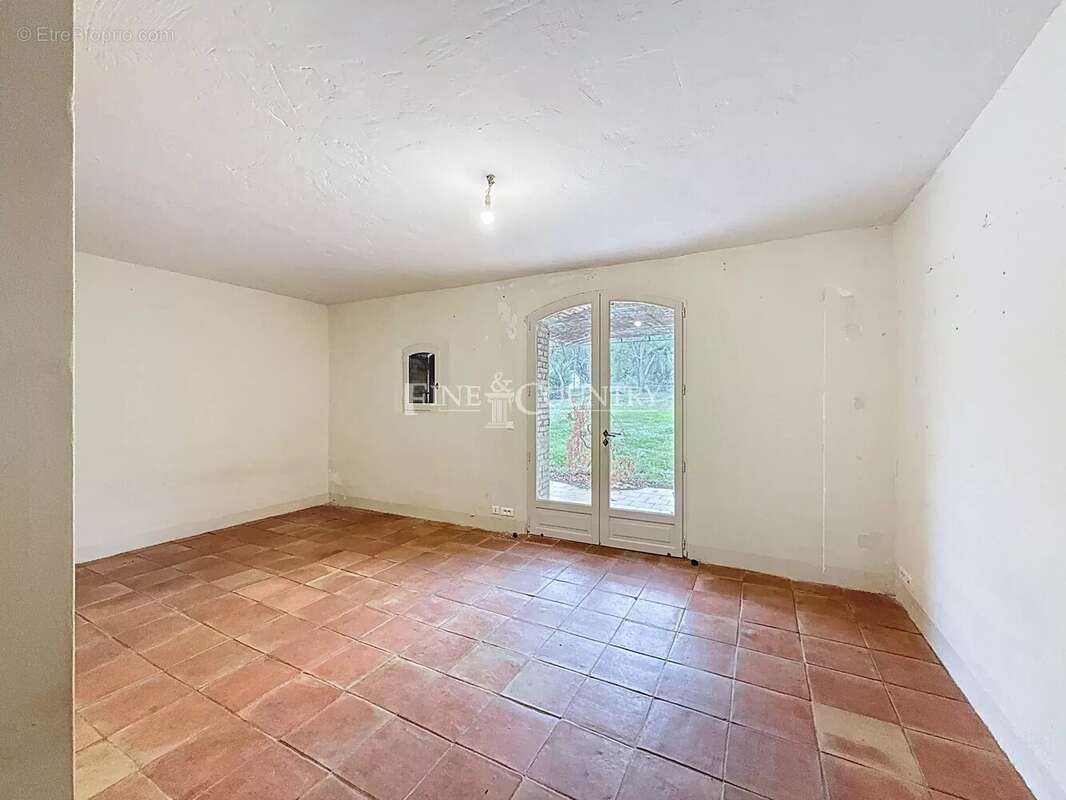 Maison à ROQUEBRUNE-SUR-ARGENS