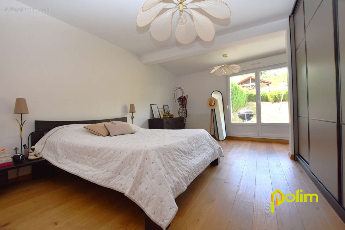 Villa d’exception de 213 m2 avec piscine chauffée et vaste terrain proche accès A31. - photo 9