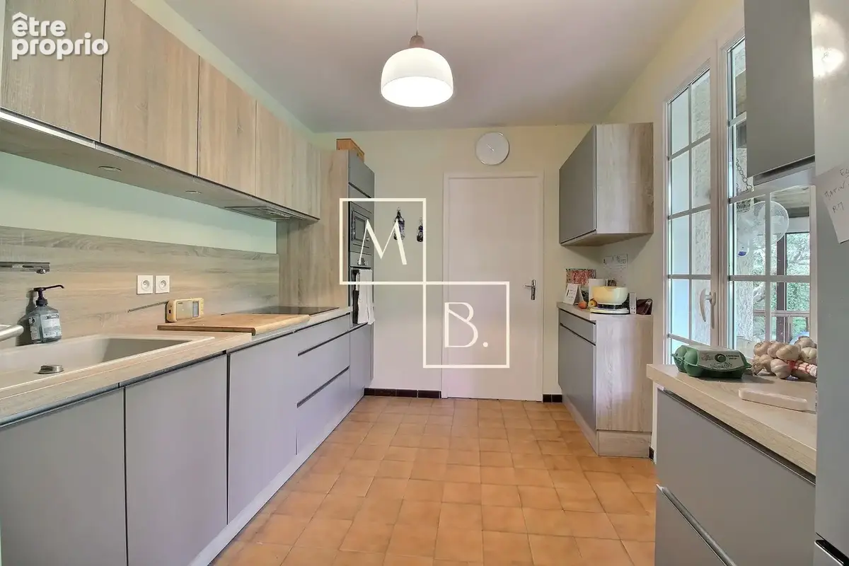 SAINT GENIES DES MOURGUES, Maison 8 pièces de 191m2 avec terrasse, piscine et véranda. - photo 11