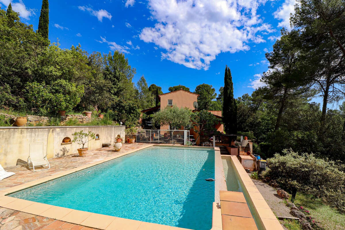 Villa traditionnelle avec piscine et pool house sur 6000m2 - photo 10