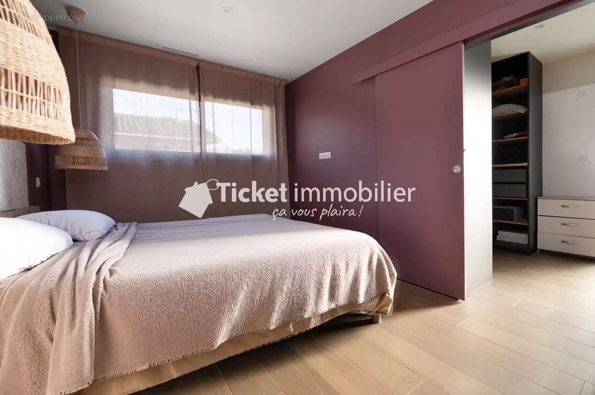 Maison à LA SALVETAT-SAINT-GILLES