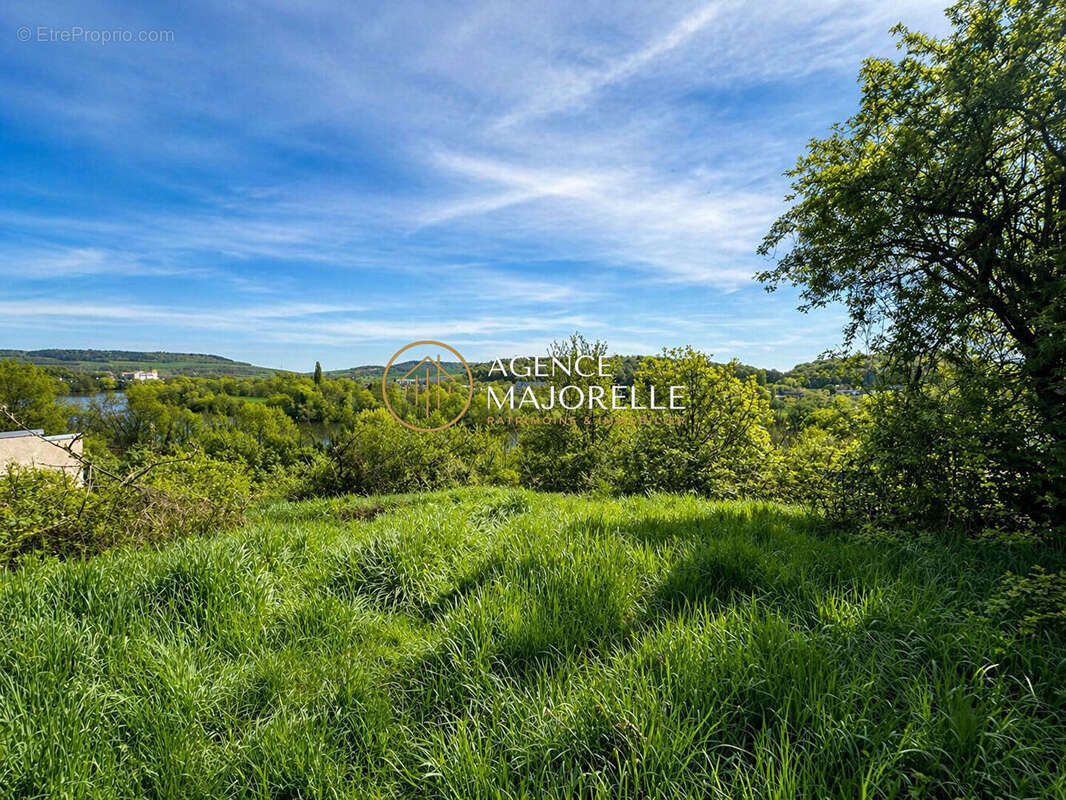 Terrain à MARBACHE