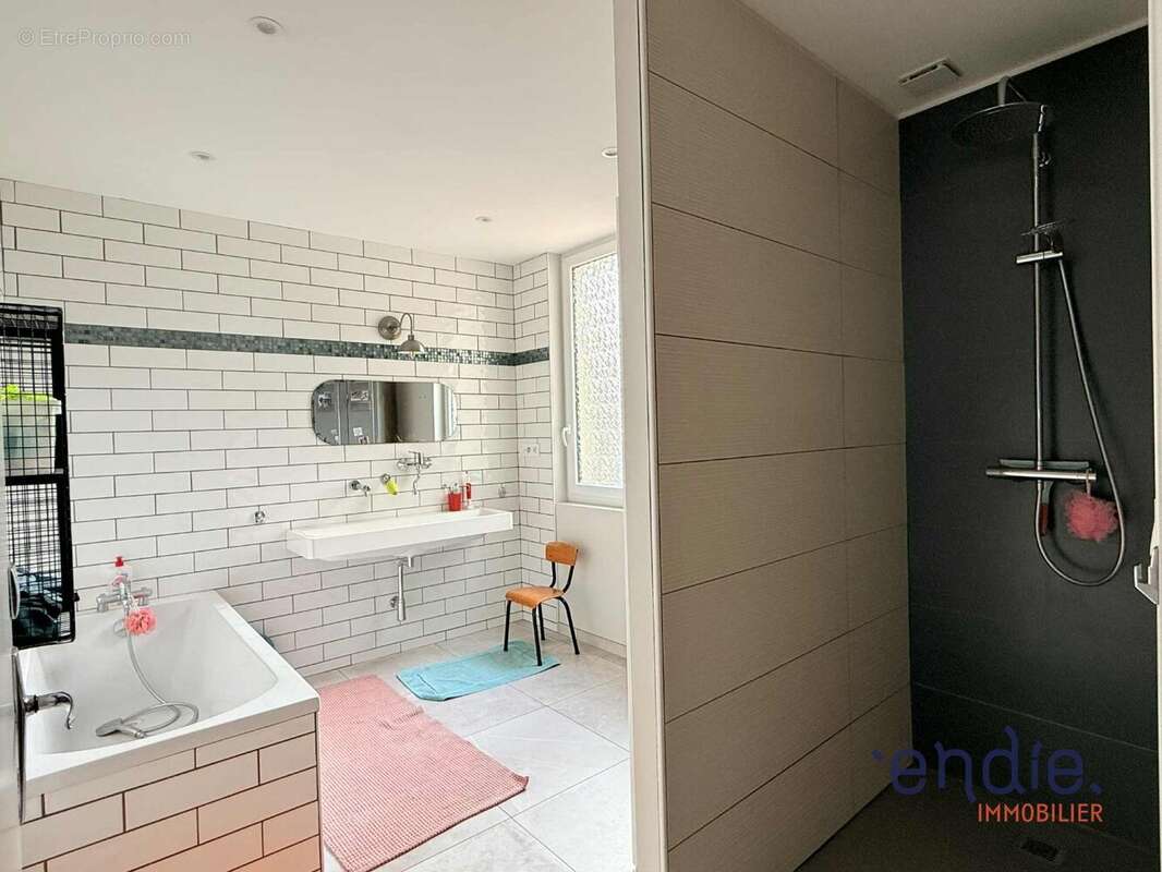 Maison à THIEL-SUR-ACOLIN