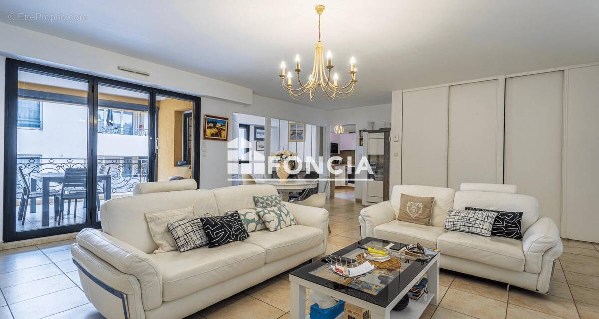 Appartement à SIX-FOURS-LES-PLAGES