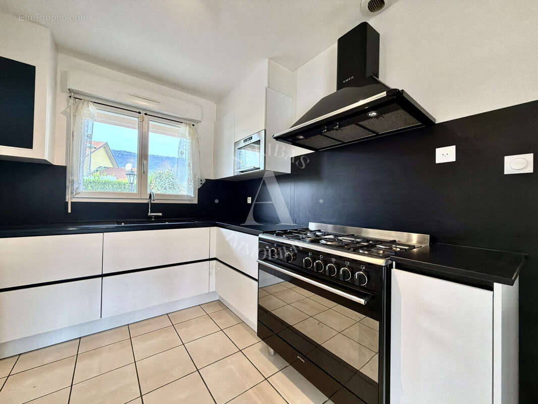 Maison à SAINT-GENIS-POUILLY