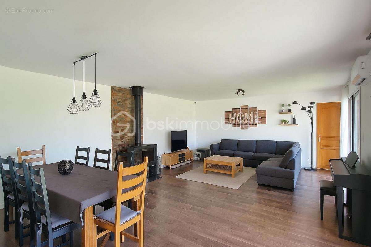 Maison à SAINT-LAURENT-DES-ARBRES