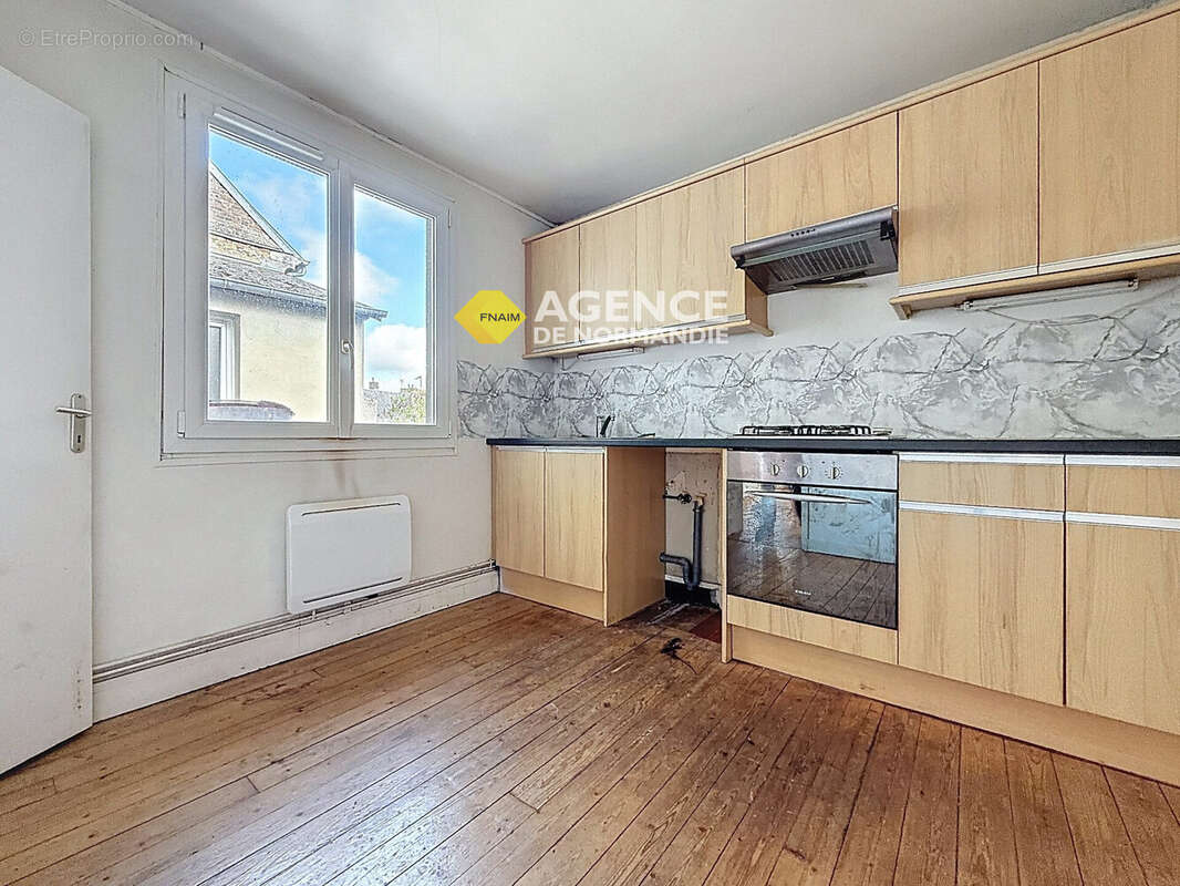 cuisine 1er - Appartement à VILLERS-EN-OUCHE