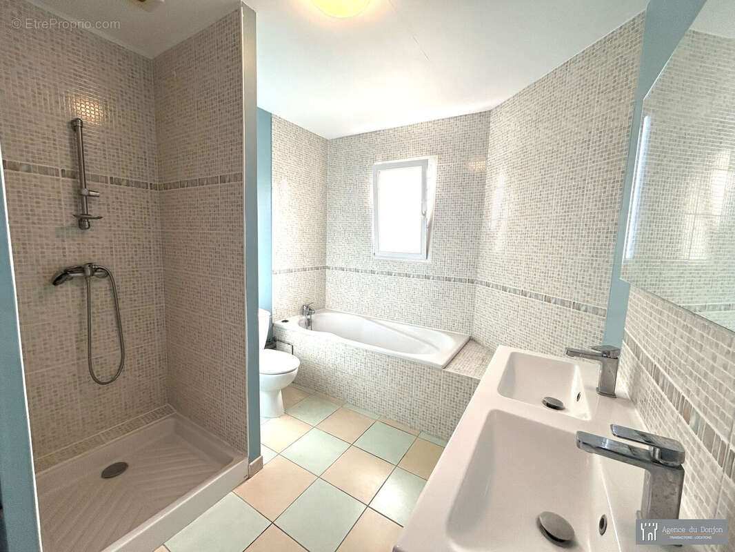 Maison à SAINT-GENIS-DE-SAINTONGE