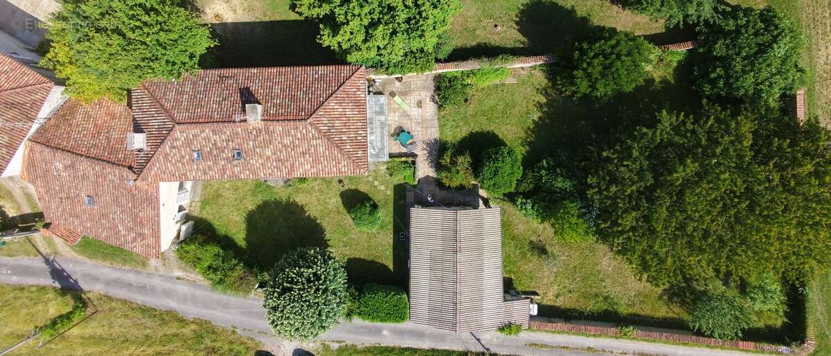 Maison à SALLES-LAVALETTE