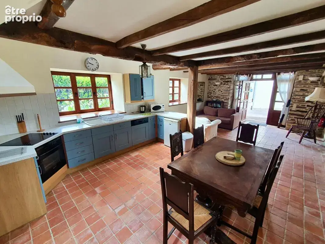 Sally HICKEY vous présente 2 maisons en pierre. 4 chambres, 3 salle de bains, 2 jardins et un grand parking.  Ne ratez pas ! - photo 7