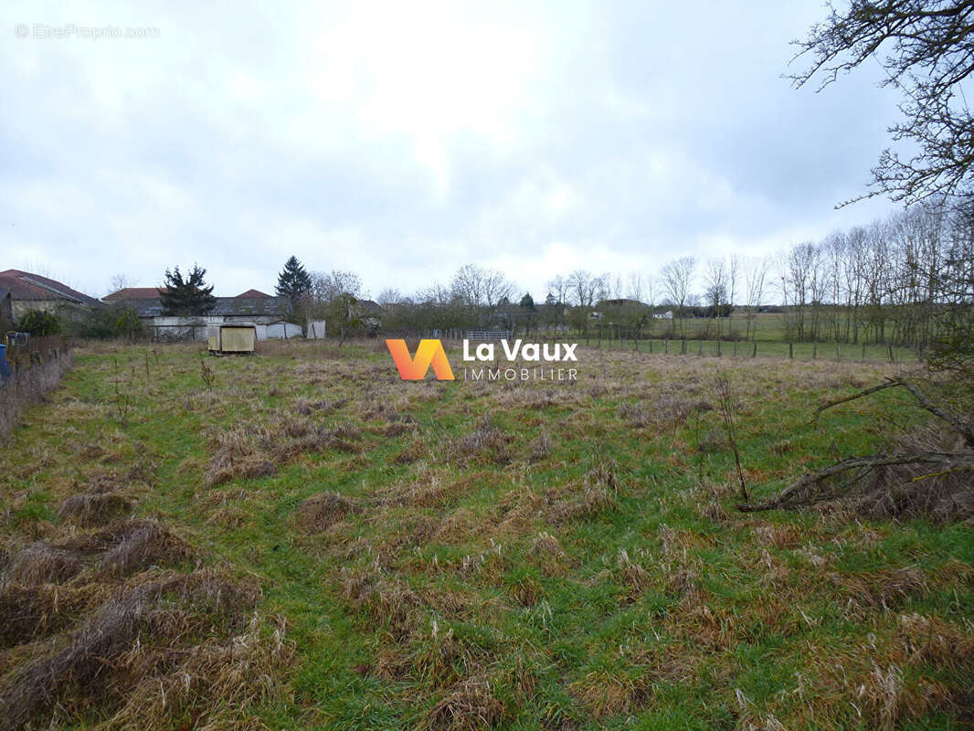 Terrain à VRONCOURT