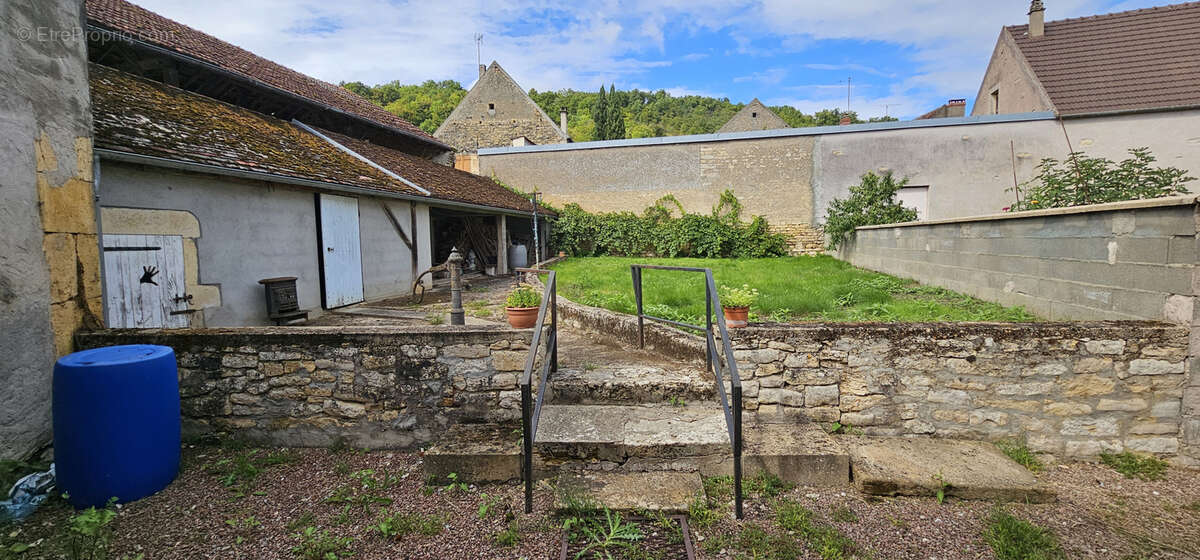 Maison à CORVOL-L'ORGUEILLEUX