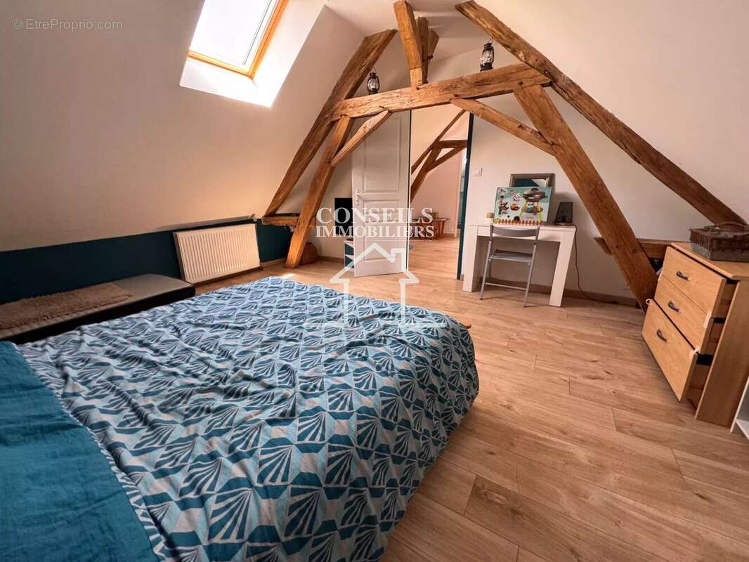 Maison à VILLENEUVE-SUR-YONNE