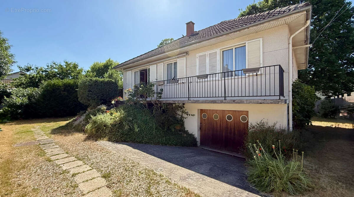 Maison à SAINTE-GENEVIEVE-DES-BOIS