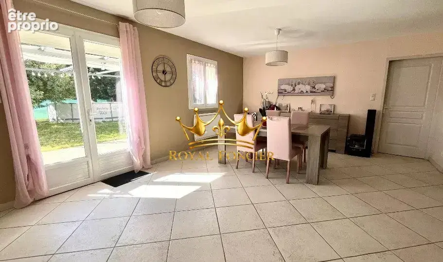 Maison 133 m² à Dange-Saint-Romain  - photo 5