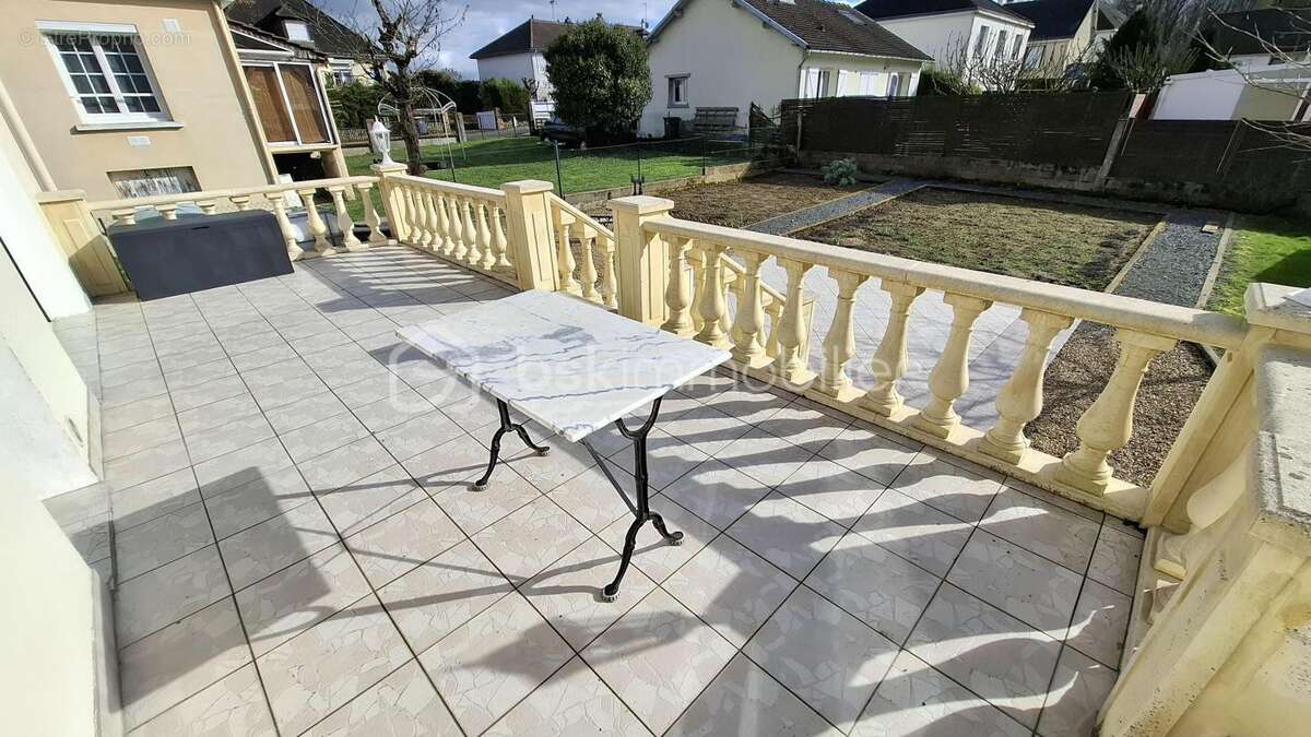Maison à PARCAY-MESLAY