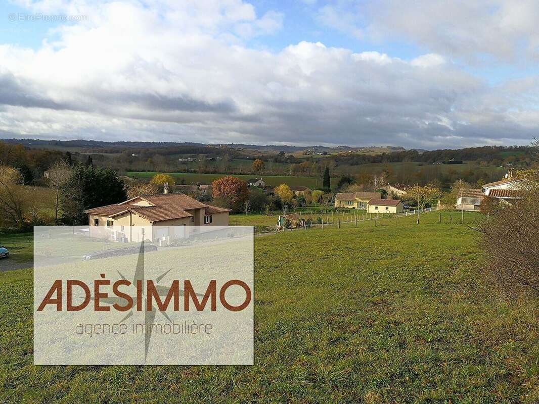 Terrain à SAINTE-SUZANNE