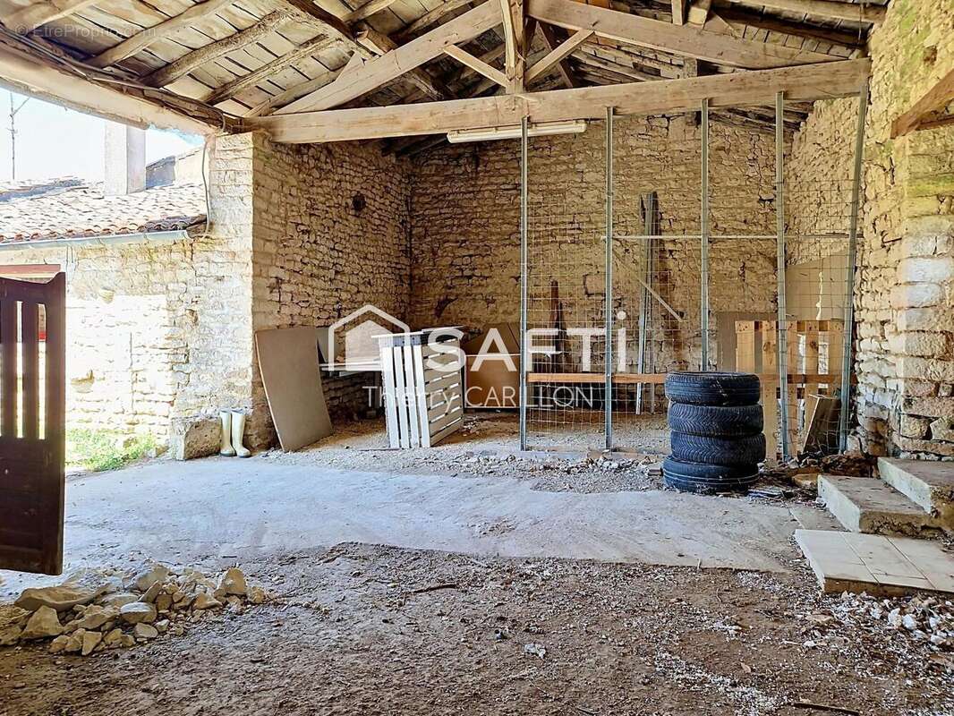 Maison 94 m² à Pamproux  - photo 8