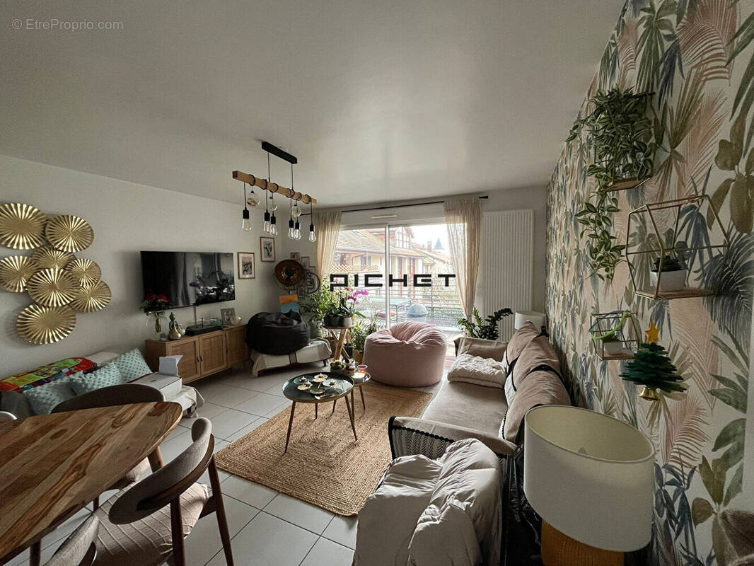 Appartement à CHEVRY