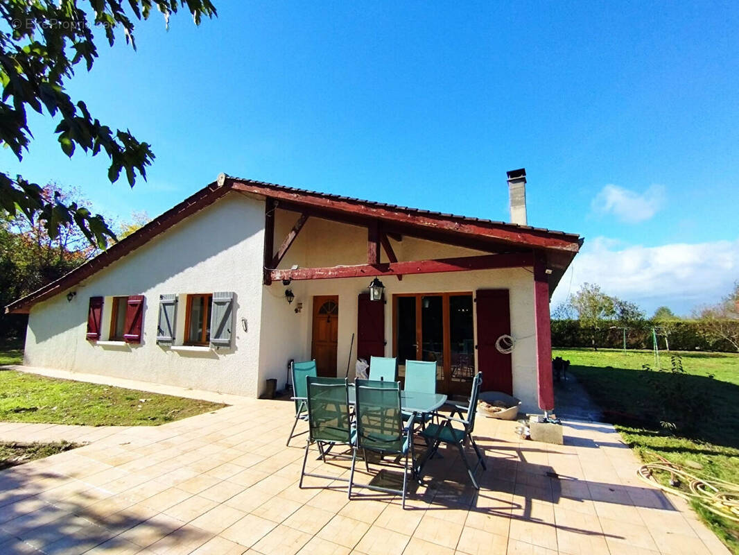 Maison à MOULIETS-ET-VILLEMARTIN