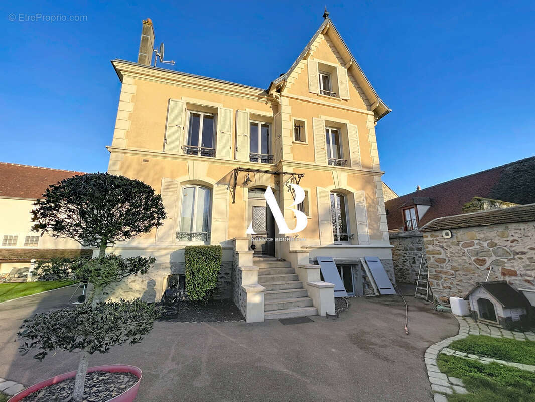 Maison à LA CHAPELLE-RABLAIS