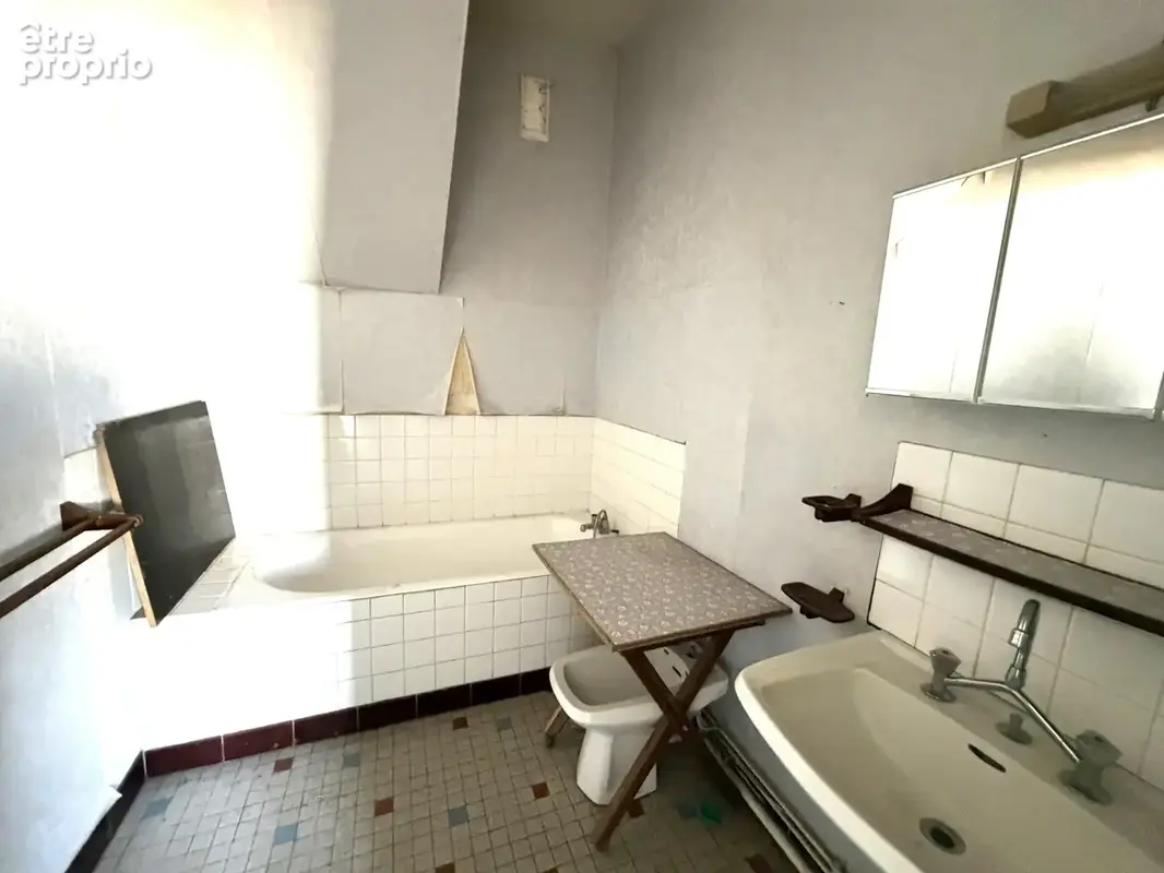 Marcenat   Jolie maison de plain-pied de 138 m2 sur un terrain de 2 272 m2 - photo 8