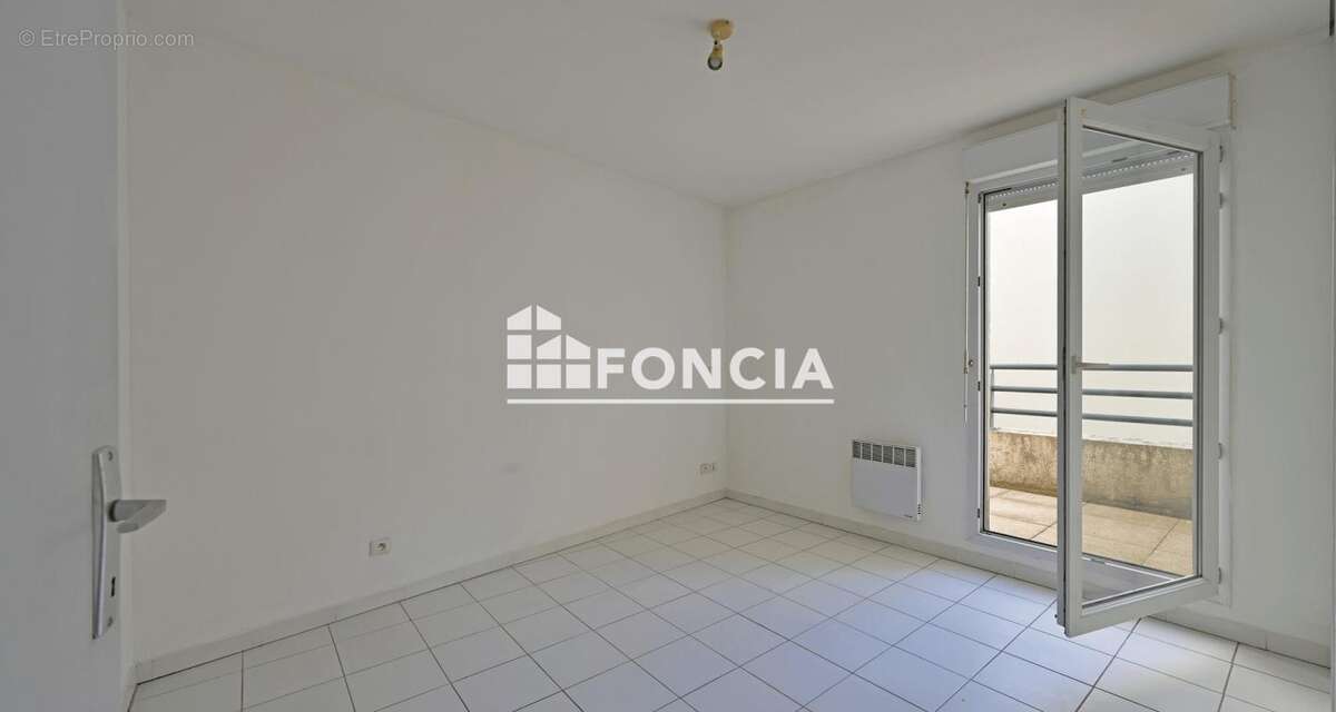 T2 traversant avec double balcon – Quartier Gare - photo 9