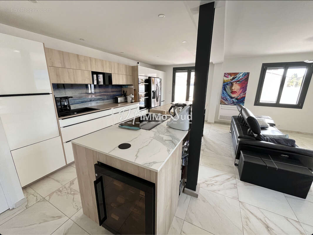Maison T7 de 202 m2 vivable de plain-pied avec piscine, extérieur, garage et places de parking - photo 6