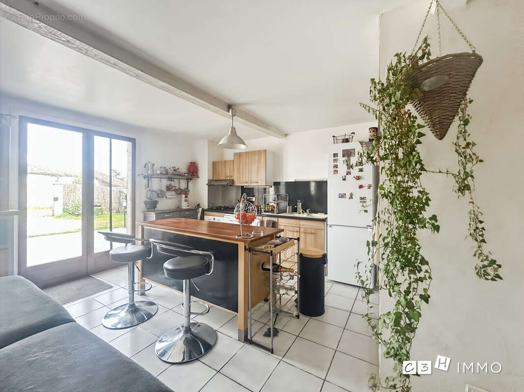 Maison à LAVERNOSE-LACASSE