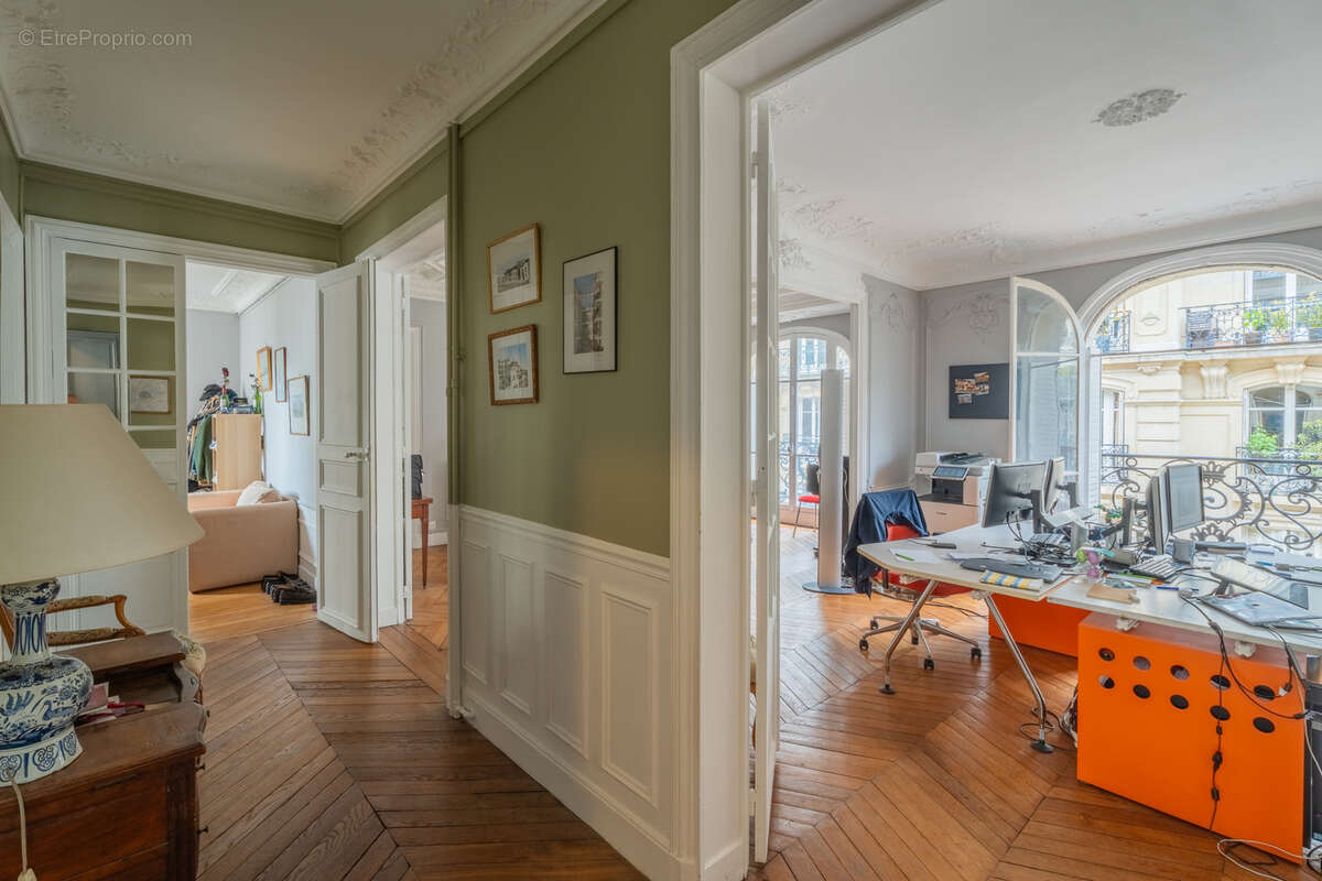 Appartement à PARIS-16E