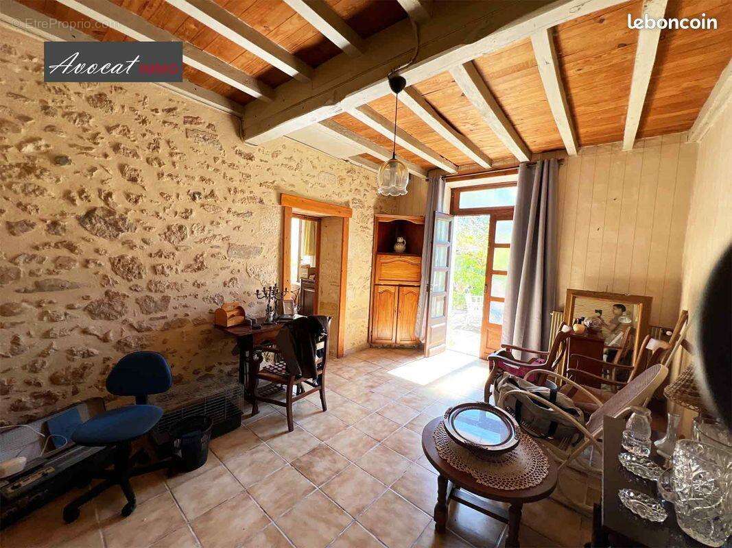 Maison à PUJOLS-SUR-CIRON