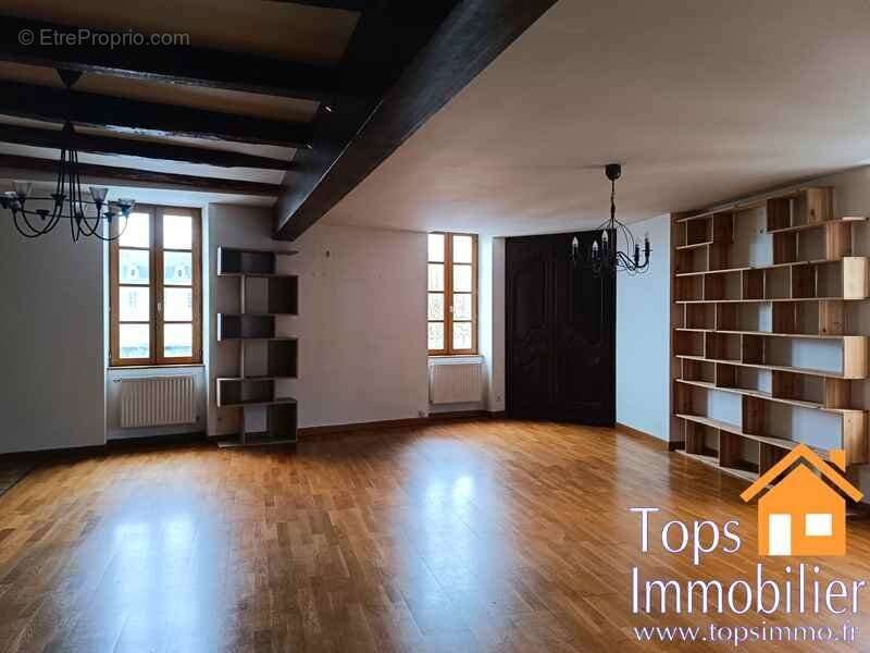 Appartement à VAILHOURLES