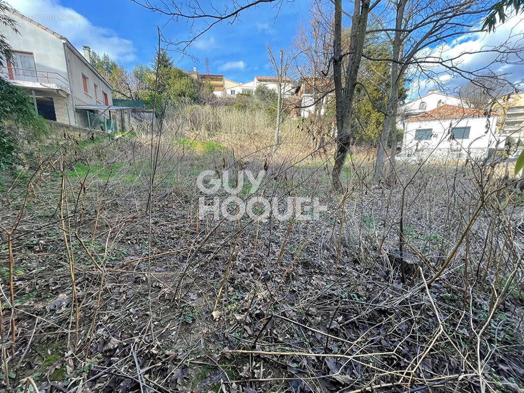 Terrain à AUBENAS