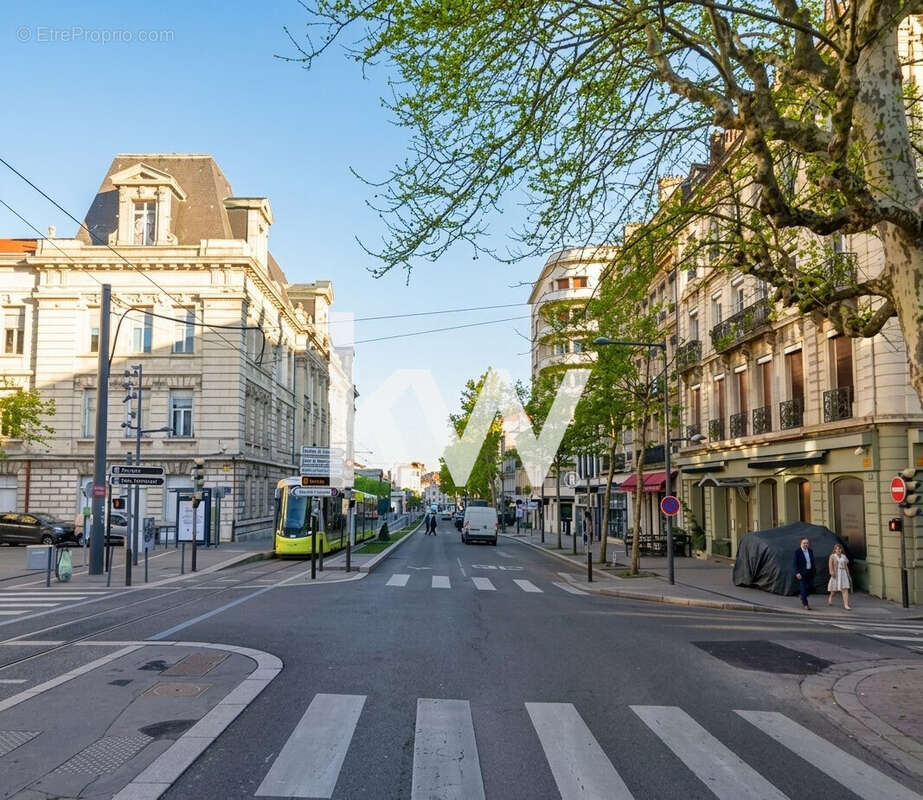 Appartement à SAINT-ETIENNE