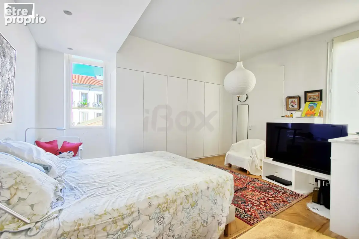 Toulon haute ville - dans un immeuble haussmannien magnifique appartement t4 de 127m2 3 chambres cave et chamb - photo 8