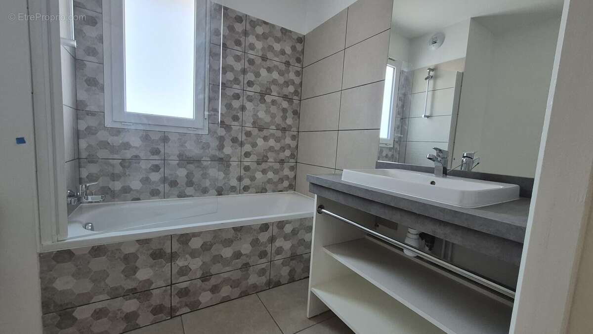 Maison à SAINT-JEAN-D'ILLAC