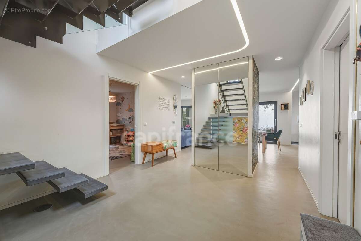 Maison à vendre 7 pièces CROZET (01) - photo 23