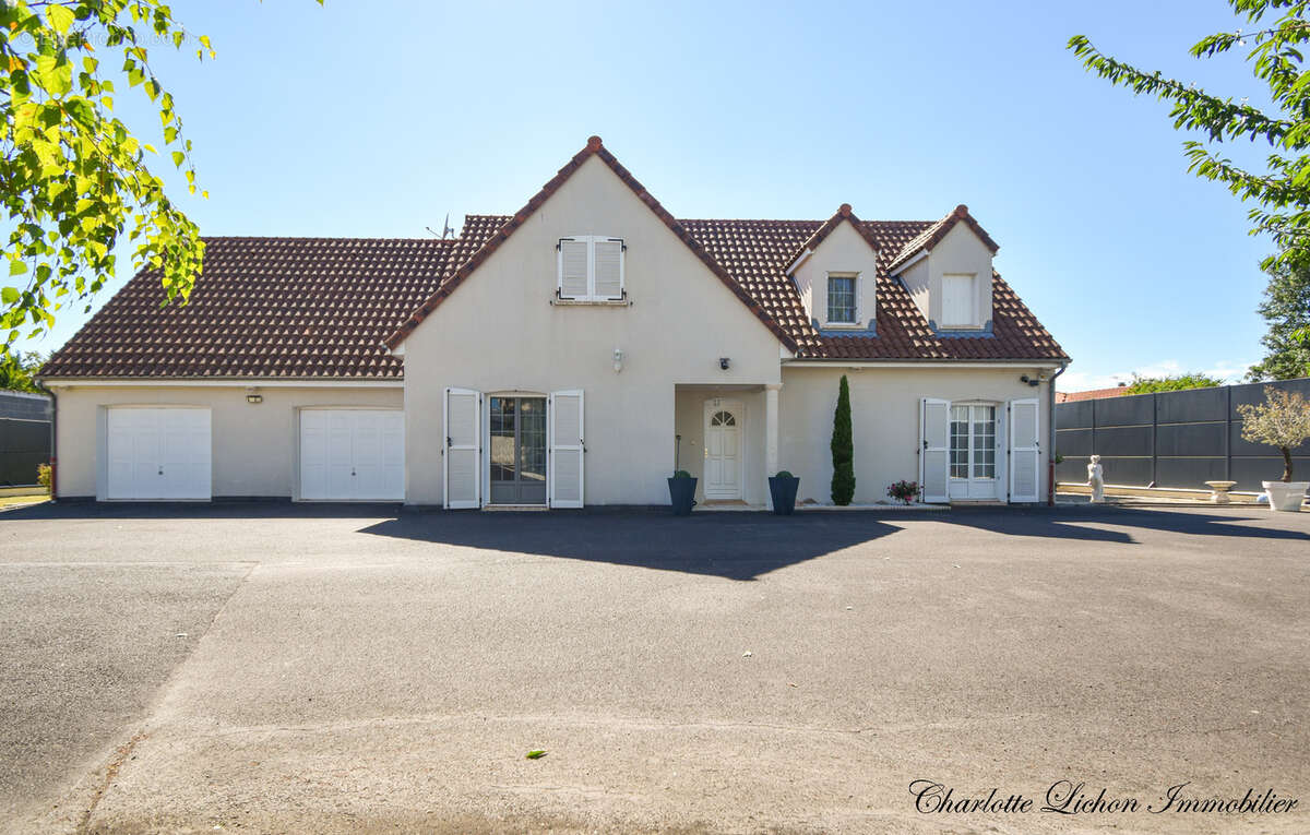 Maison 208 m2 - 292 m2 au sol - 5 chambres - véranda - garage - piscine  - cour et jardin - photo 5
