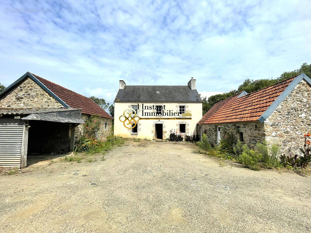 Maison à PLOUEGAT-GUERAND