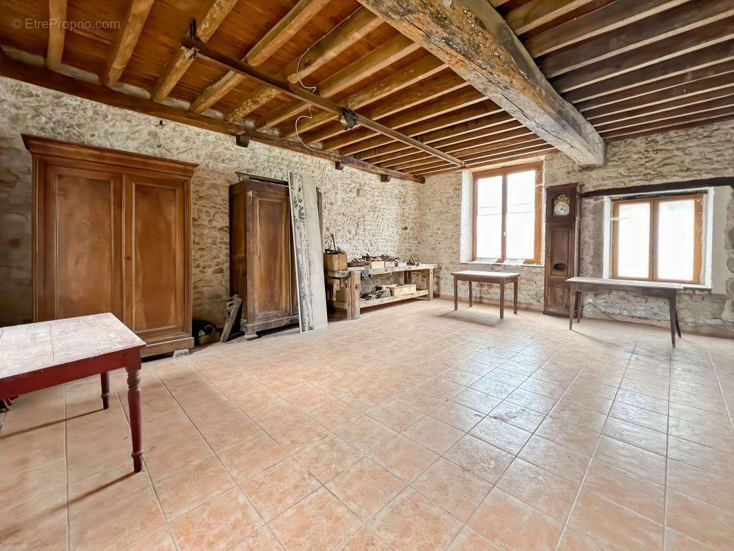 Maison à SAINT-PERAVY-LA-COLOMBE