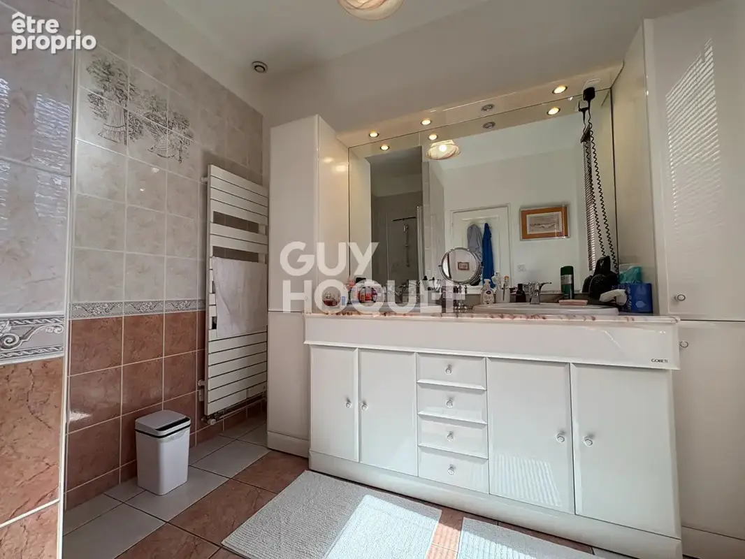 Propriété familiale de 225 m² avec piscine et garage - photo 13