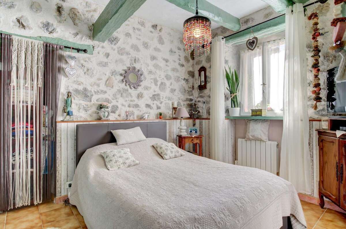 Appartement à ROQUESTERON