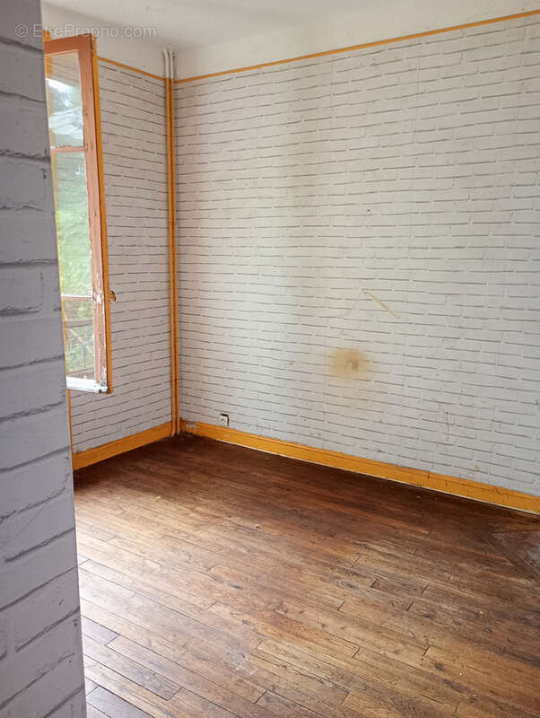 Maison à SAINT-HILAIRE-LE-CHATEAU