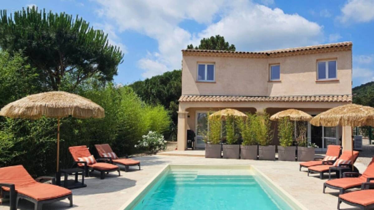 Maison à PLAN-DE-LA-TOUR