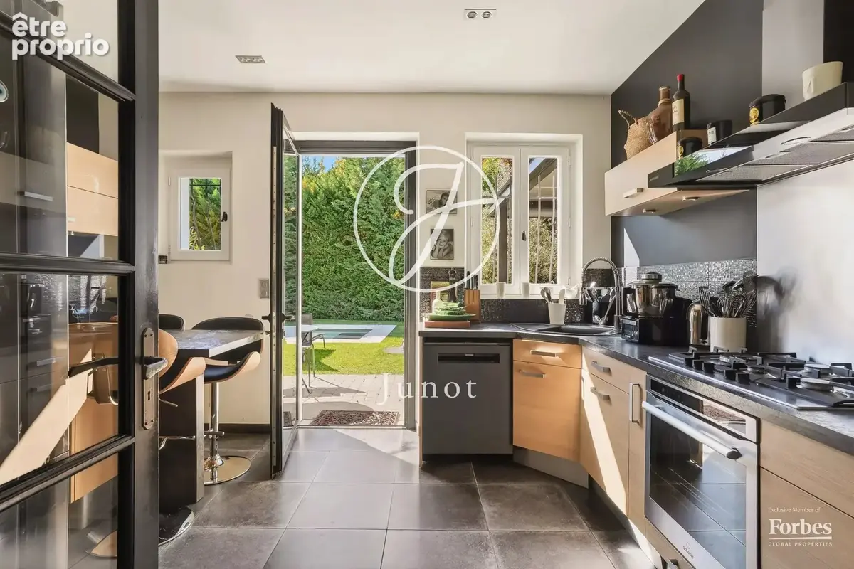 Croissy-sur-Seine - CENTRE - Maison - 5 chambres - 372 m² au sol - Terrain 1000 m². - photo 10