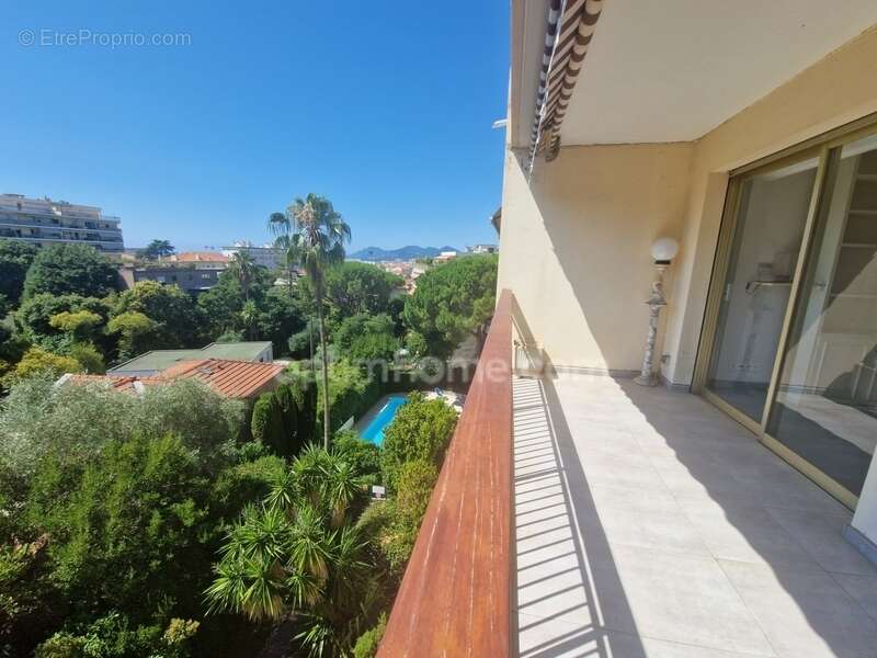 Appartement 2 pièces de 57 m² traversant avec terrasses dans résidence avec piscine - photo 3