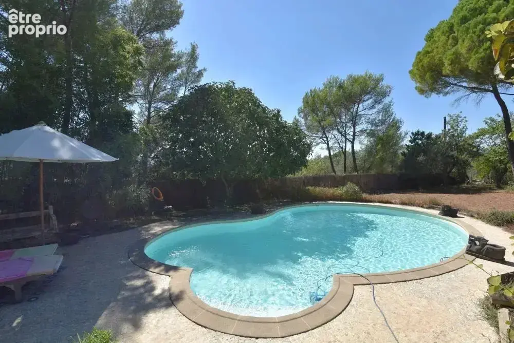 Villa de caractère avec 4 chambres et piscine terrain de 2095 m² - photo 13