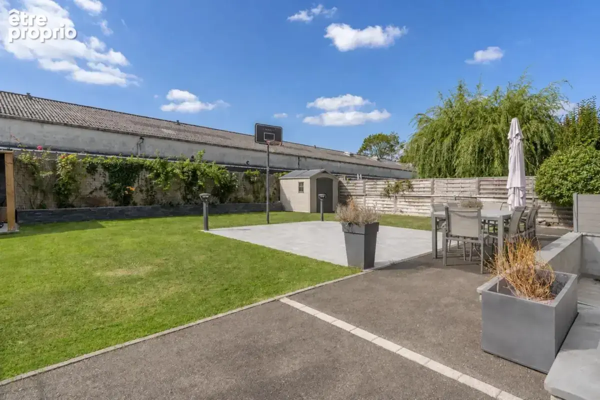 Maison familiale 7 pièces de 250 m² au Mesnil-Saint-Denis avec studio indépendant - photo 2